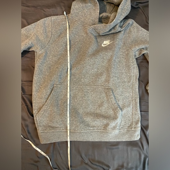 Nike Sportswear Club Fleece
Older Kids' Pullover Hoodie and Sweatpants - Picture 4 of 11